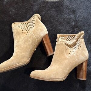 Diane von furstenberg tan suede booties